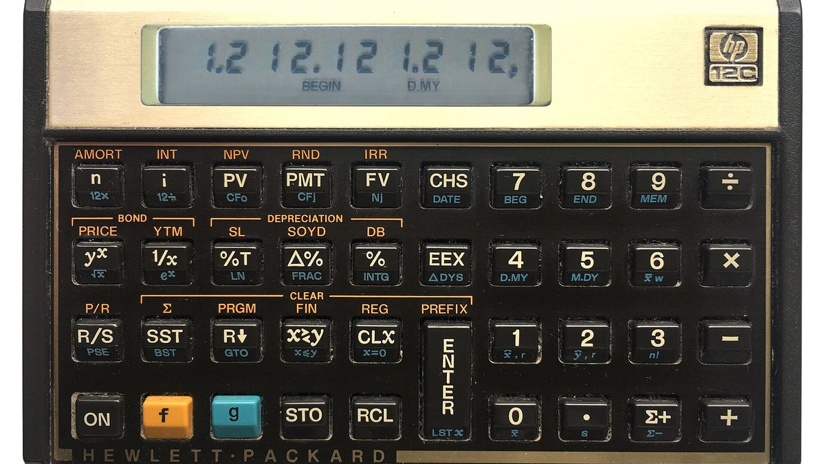 Финансовый калькулятор HP-12C с числами на дисплее